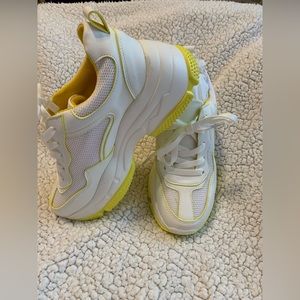 NWOT New white and yellow sneakers
